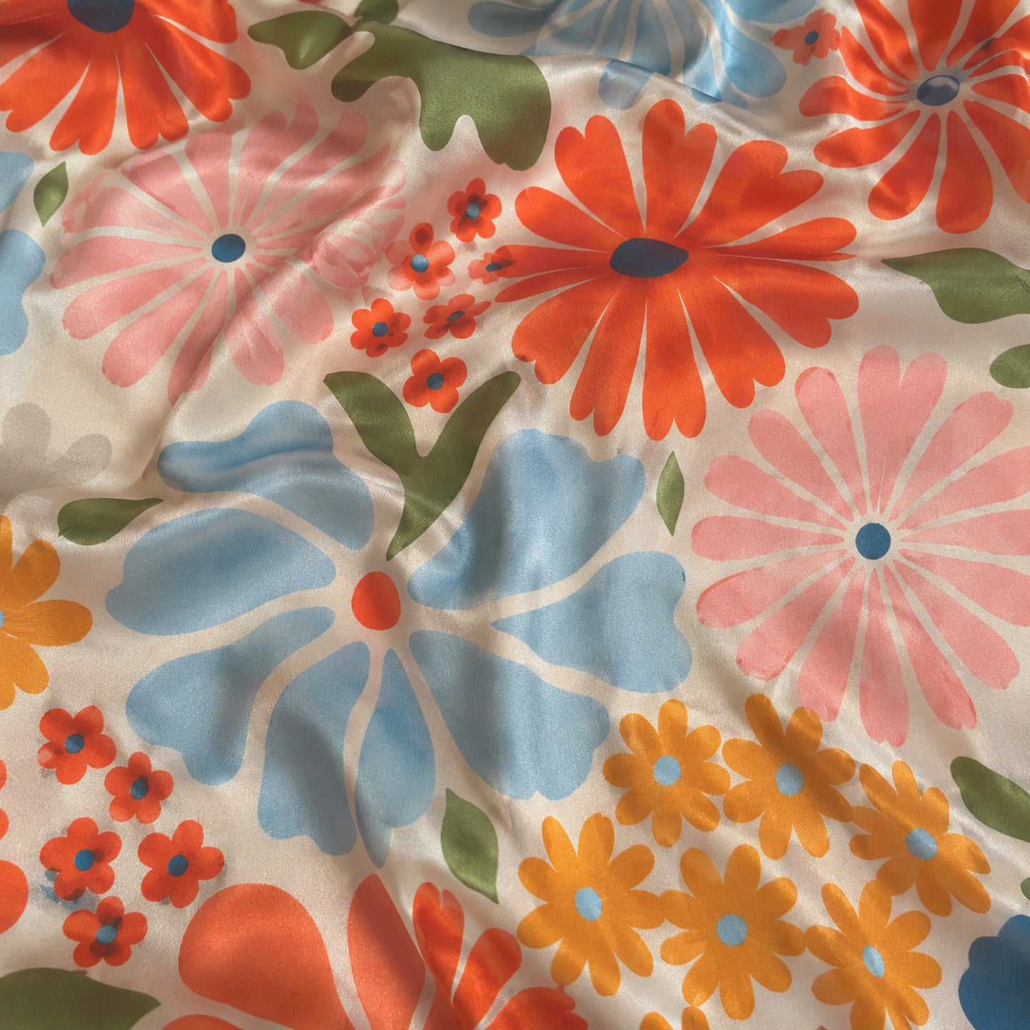 PJ-635-Retro Floral Satin Pajamas Vibrant Daisy Print Colorful Groovy Sleepwear Pjs