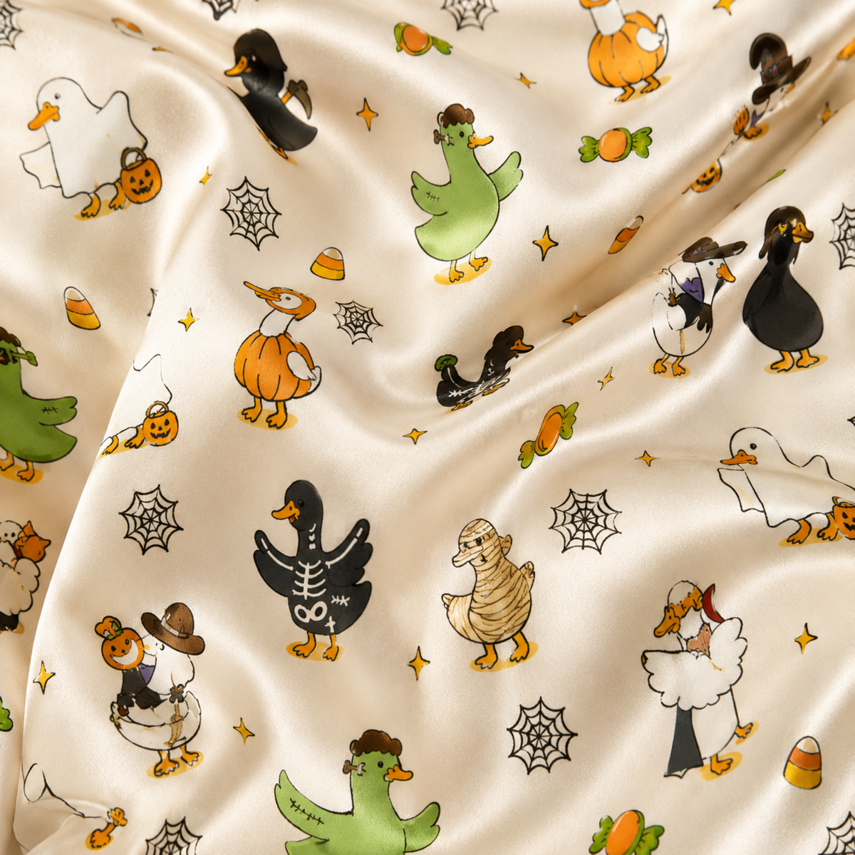 PJ-M340-Spooky Duck Halloween Print Pajama Set Featuring Festive Jack-O-Lantern Motifs Crafted From Breathable Soft Brushed Fabric